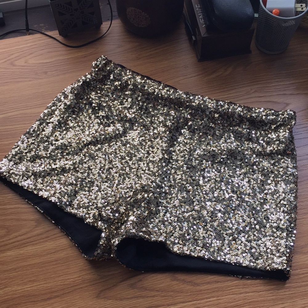 Agaci Agaci short gold, like New, estrech size M